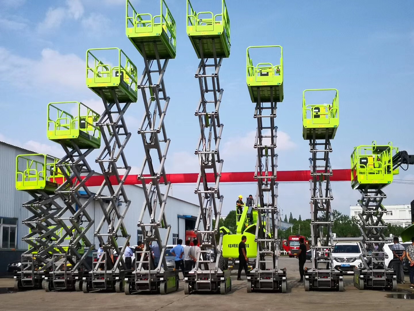 揚(yáng)州高空車(chē)租賃，揚(yáng)州升降租賃平臺(tái)，帶您到達(dá)理想高度